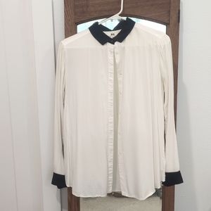Women's Uniqlo white dress shirt with black Peter Pan collar and black cuffs, M